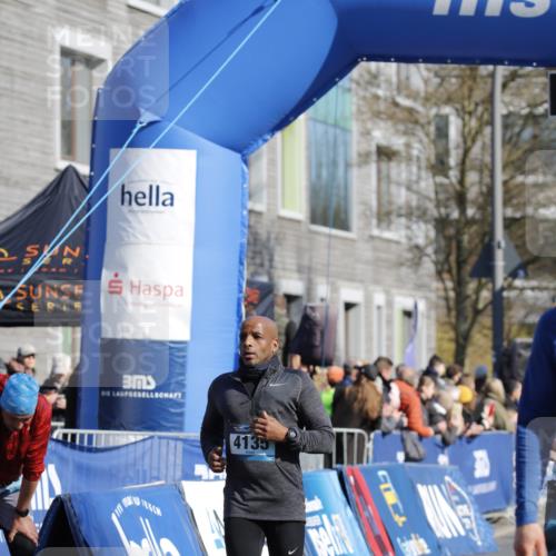 06.04.2025 - 44. Internationalen Wilhelmsburger Insellauf A. Gomolzig http://msf.ph/oto/7556480 06.04.2025 10:29:37 Ziel 3588, 4102, 4135, 4272, 4347 meine-sportfotos.de
