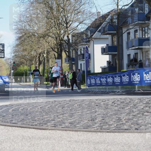 06.04.2025 - 44. Internationalen Wilhelmsburger Insellauf Luisa Fischer http://msf.ph/oto/7556483 06.04.2025 10:11:03 Ziel 5123, 5037 meine-sportfotos.de