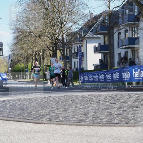 06.04.2025 - 44. Internationalen Wilhelmsburger Insellauf Luisa Fischer http://msf.ph/oto/7556491 06.04.2025 10:11:03 Ziel 5123, 3398, 5037 meine-sportfotos.de
