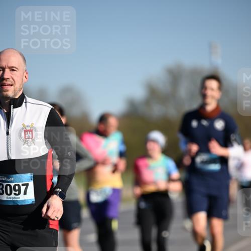 06.04.2025 - 44. Internationalen Wilhelmsburger Insellauf Dr. Thomas Lammeyer http://msf.ph/oto/7556502 06.04.2025 09:32:26 Laufen 3097 meine-sportfotos.de
