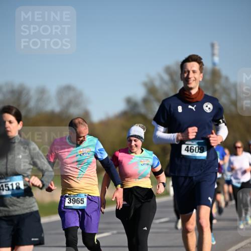 06.04.2025 - 44. Internationalen Wilhelmsburger Insellauf Dr. Thomas Lammeyer http://msf.ph/oto/7556510 06.04.2025 09:32:27 Laufen 4518, 3965, 4609 meine-sportfotos.de
