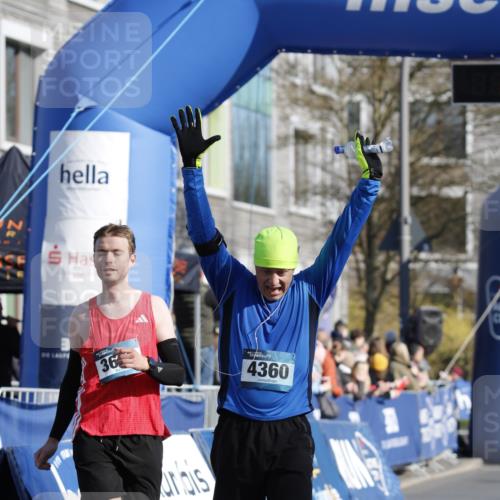 06.04.2025 - 44. Internationalen Wilhelmsburger Insellauf A. Gomolzig http://msf.ph/oto/7556513 06.04.2025 10:29:09 Ziel 3624, 4082, 4360 meine-sportfotos.de