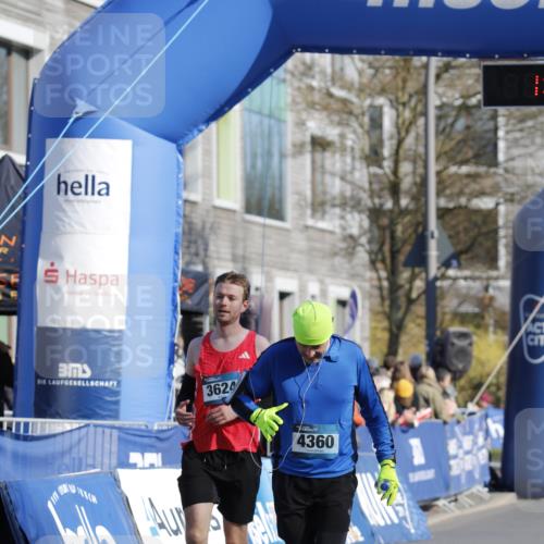 06.04.2025 - 44. Internationalen Wilhelmsburger Insellauf A. Gomolzig http://msf.ph/oto/7556519 06.04.2025 10:29:07 Ziel 3624, 4082, 4360 meine-sportfotos.de
