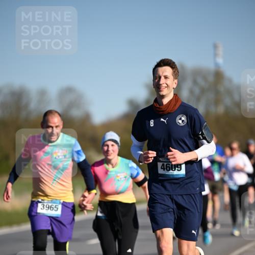 06.04.2025 - 44. Internationalen Wilhelmsburger Insellauf Dr. Thomas Lammeyer http://msf.ph/oto/7556524 06.04.2025 09:32:27 Laufen 3965, 8, 4609 meine-sportfotos.de