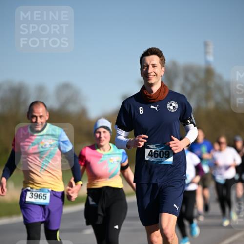 06.04.2025 - 44. Internationalen Wilhelmsburger Insellauf Dr. Thomas Lammeyer http://msf.ph/oto/7556527 06.04.2025 09:32:27 Laufen 3965, 8, 4609 meine-sportfotos.de