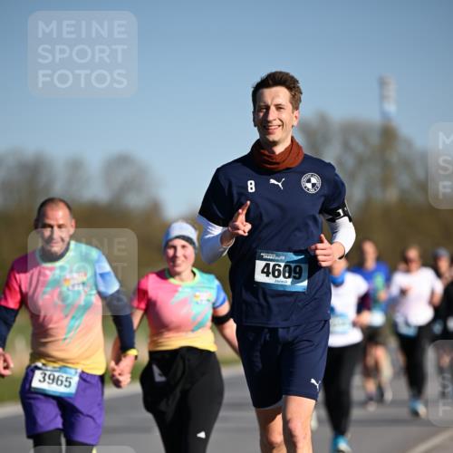 06.04.2025 - 44. Internationalen Wilhelmsburger Insellauf Dr. Thomas Lammeyer http://msf.ph/oto/7556531 06.04.2025 09:32:27 Laufen 3965, 8, 4609 meine-sportfotos.de