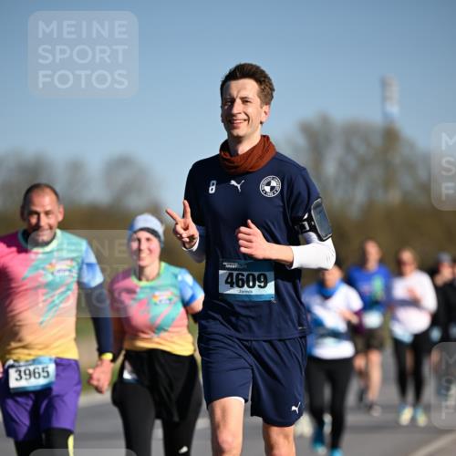 06.04.2025 - 44. Internationalen Wilhelmsburger Insellauf Dr. Thomas Lammeyer http://msf.ph/oto/7556538 06.04.2025 09:32:28 Laufen 3965, 8, 4609 meine-sportfotos.de