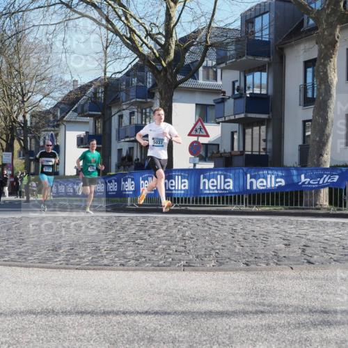 06.04.2025 - 44. Internationalen Wilhelmsburger Insellauf Luisa Fischer http://msf.ph/oto/7556540 06.04.2025 10:11:06 Ziel 5123, 5037, 3398 meine-sportfotos.de