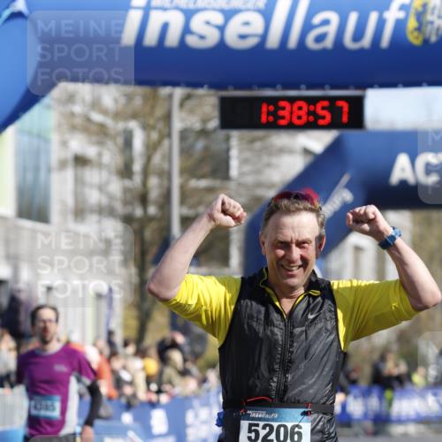 06.04.2025 - 44. Internationalen Wilhelmsburger Insellauf A. Gomolzig http://msf.ph/oto/7556546 06.04.2025 10:28:55 Ziel 3403, 3884, 4385, 5206 meine-sportfotos.de