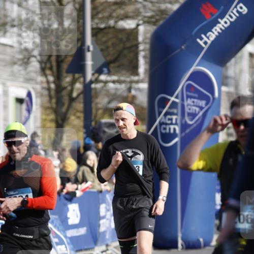 06.04.2025 - 44. Internationalen Wilhelmsburger Insellauf A. Gomolzig http://msf.ph/oto/7556551 06.04.2025 10:28:48 Ziel 3403, 3884, 4250, 5206 meine-sportfotos.de