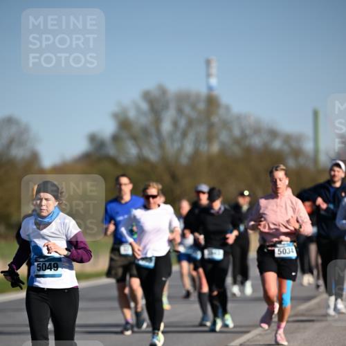 06.04.2025 - 44. Internationalen Wilhelmsburger Insellauf Dr. Thomas Lammeyer http://msf.ph/oto/7556568 06.04.2025 09:32:30 Laufen 5034, 5049 meine-sportfotos.de