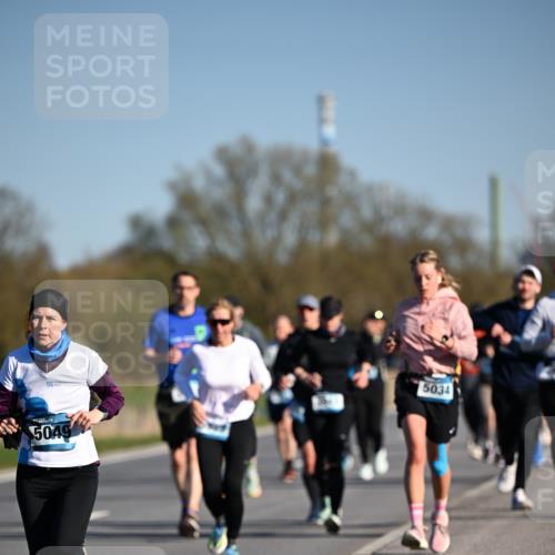 06.04.2025 - 44. Internationalen Wilhelmsburger Insellauf Dr. Thomas Lammeyer http://msf.ph/oto/7556571 06.04.2025 09:32:30 Laufen 5049, 5034 meine-sportfotos.de