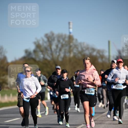 06.04.2025 - 44. Internationalen Wilhelmsburger Insellauf Dr. Thomas Lammeyer http://msf.ph/oto/7556588 06.04.2025 09:32:31 Laufen 3943, 5034, 4208 meine-sportfotos.de