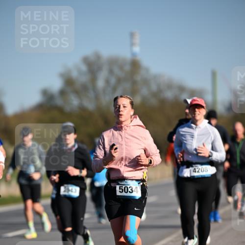 06.04.2025 - 44. Internationalen Wilhelmsburger Insellauf Dr. Thomas Lammeyer http://msf.ph/oto/7556598 06.04.2025 09:32:33 Laufen 5034, 4208 meine-sportfotos.de