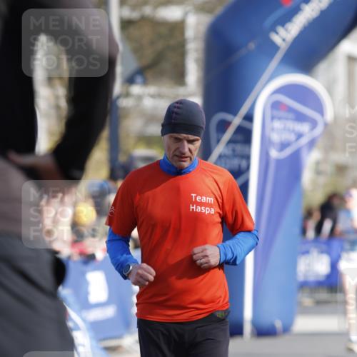 06.04.2025 - 44. Internationalen Wilhelmsburger Insellauf A. Gomolzig http://msf.ph/oto/7556604 06.04.2025 10:27:50 Ziel 3117, 3552, 3824, 4535 meine-sportfotos.de