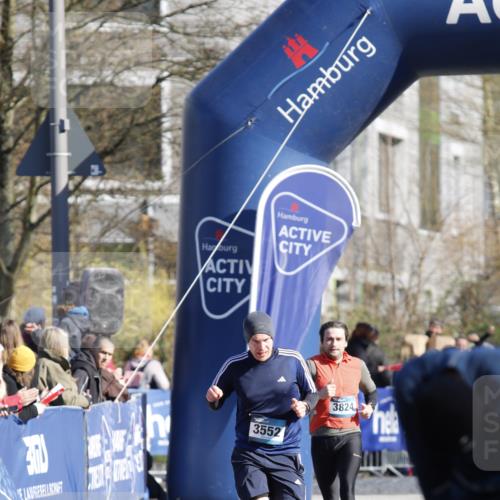06.04.2025 - 44. Internationalen Wilhelmsburger Insellauf A. Gomolzig http://msf.ph/oto/7556619 06.04.2025 10:27:44 Ziel 3117, 3596, 4305 meine-sportfotos.de