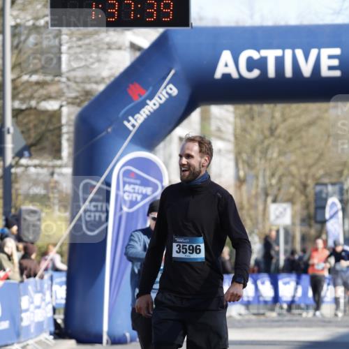 06.04.2025 - 44. Internationalen Wilhelmsburger Insellauf A. Gomolzig http://msf.ph/oto/7556627 06.04.2025 10:27:37 Ziel 3117, 3596, 3651, 4252, 4305 meine-sportfotos.de