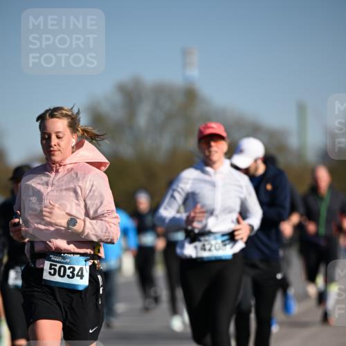 06.04.2025 - 44. Internationalen Wilhelmsburger Insellauf Dr. Thomas Lammeyer http://msf.ph/oto/7556632 06.04.2025 09:32:34 Laufen 5034, 420 meine-sportfotos.de