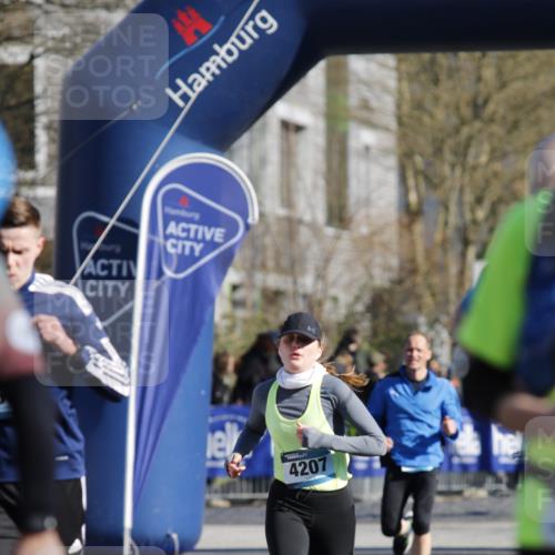 06.04.2025 - 44. Internationalen Wilhelmsburger Insellauf A. Gomolzig http://msf.ph/oto/7556647 06.04.2025 10:27:22 Ziel 3181, 3343, 3344, 3610, 4203, 4207, 4259, 4553, 5032 meine-sportfotos.de