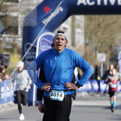 06.04.2025 - 44. Internationalen Wilhelmsburger Insellauf A. Gomolzig http://msf.ph/oto/7556659 06.04.2025 10:27:08 Ziel 3486, 3516, 4014, 4073, 4282, 4388 meine-sportfotos.de