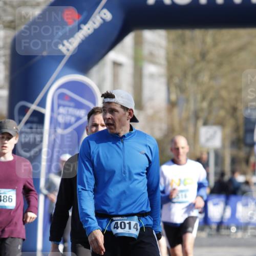 06.04.2025 - 44. Internationalen Wilhelmsburger Insellauf A. Gomolzig http://msf.ph/oto/7556662 06.04.2025 10:27:06 Ziel 3486, 4014, 4073, 4282, 4388 meine-sportfotos.de
