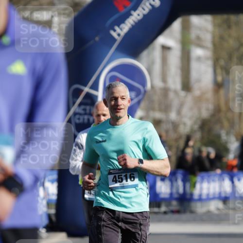 06.04.2025 - 44. Internationalen Wilhelmsburger Insellauf A. Gomolzig http://msf.ph/oto/7556674 06.04.2025 10:26:51 Ziel 3099, 4327, 4404, 4516, 5076 meine-sportfotos.de