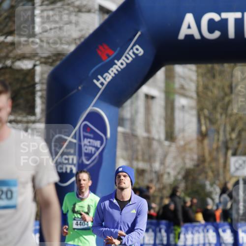06.04.2025 - 44. Internationalen Wilhelmsburger Insellauf A. Gomolzig http://msf.ph/oto/7556704 06.04.2025 10:26:37 Ziel 3448, 3870, 4320 meine-sportfotos.de