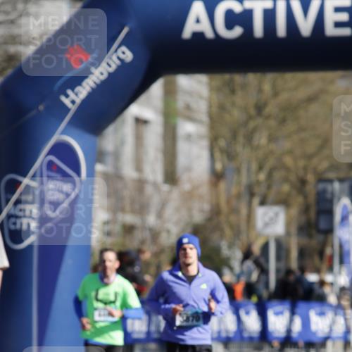 06.04.2025 - 44. Internationalen Wilhelmsburger Insellauf A. Gomolzig http://msf.ph/oto/7556707 06.04.2025 10:26:35 Ziel 3448, 4320 meine-sportfotos.de