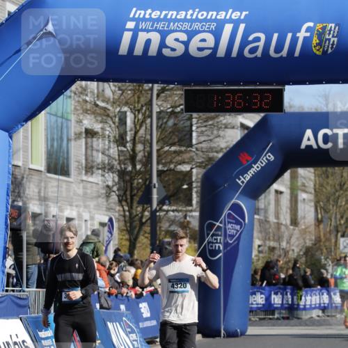 06.04.2025 - 44. Internationalen Wilhelmsburger Insellauf A. Gomolzig http://msf.ph/oto/7556714 06.04.2025 10:26:30 Ziel 3448, 4320 meine-sportfotos.de