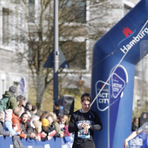 06.04.2025 - 44. Internationalen Wilhelmsburger Insellauf A. Gomolzig http://msf.ph/oto/7556723 06.04.2025 10:26:26 Ziel 3448, 5056 meine-sportfotos.de
