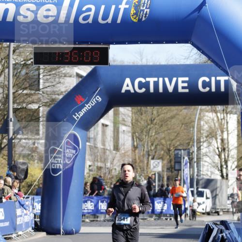 06.04.2025 - 44. Internationalen Wilhelmsburger Insellauf A. Gomolzig http://msf.ph/oto/7556726 06.04.2025 10:26:08 Ziel 3195, 3250, 3541 meine-sportfotos.de