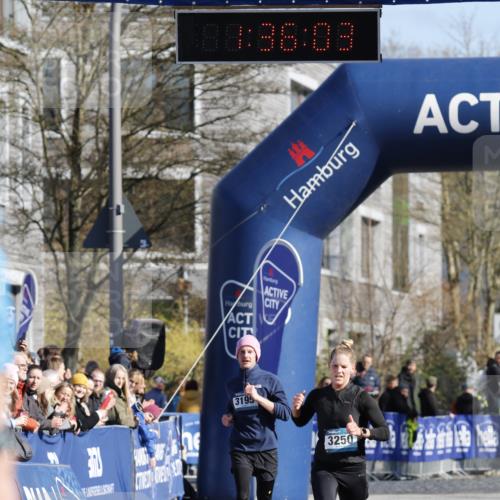 06.04.2025 - 44. Internationalen Wilhelmsburger Insellauf A. Gomolzig http://msf.ph/oto/7556743 06.04.2025 10:26:02 Ziel 3250, 3535 meine-sportfotos.de