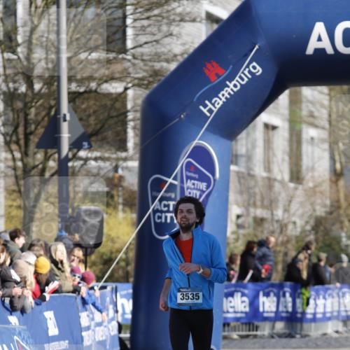 06.04.2025 - 44. Internationalen Wilhelmsburger Insellauf A. Gomolzig http://msf.ph/oto/7556757 06.04.2025 10:25:51 Ziel 3142, 3556, 5120, 5126 meine-sportfotos.de