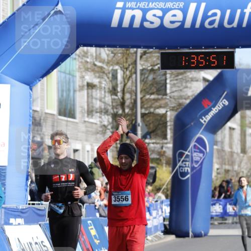 06.04.2025 - 44. Internationalen Wilhelmsburger Insellauf A. Gomolzig http://msf.ph/oto/7556762 06.04.2025 10:25:49 Ziel 3142, 3556, 5120, 5126 meine-sportfotos.de