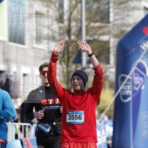 06.04.2025 - 44. Internationalen Wilhelmsburger Insellauf A. Gomolzig http://msf.ph/oto/7556765 06.04.2025 10:25:49 Ziel 3142, 3556, 5120, 5126 meine-sportfotos.de