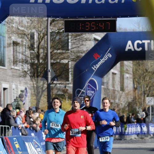 06.04.2025 - 44. Internationalen Wilhelmsburger Insellauf A. Gomolzig http://msf.ph/oto/7556773 06.04.2025 10:25:46 Ziel 3142, 3556, 5120, 5126 meine-sportfotos.de