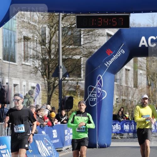 06.04.2025 - 44. Internationalen Wilhelmsburger Insellauf A. Gomolzig http://msf.ph/oto/7556811 06.04.2025 10:24:55 Ziel 3317, 3341, 4292, 4617 meine-sportfotos.de