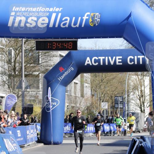 06.04.2025 - 44. Internationalen Wilhelmsburger Insellauf A. Gomolzig http://msf.ph/oto/7556823 06.04.2025 10:24:46 Ziel 4136, 4292 meine-sportfotos.de