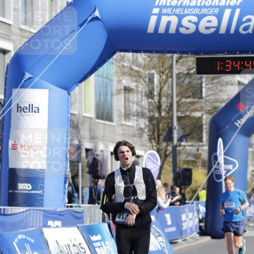 06.04.2025 - 44. Internationalen Wilhelmsburger Insellauf A. Gomolzig http://msf.ph/oto/7556832 06.04.2025 10:24:42 Ziel 3081, 4136 meine-sportfotos.de