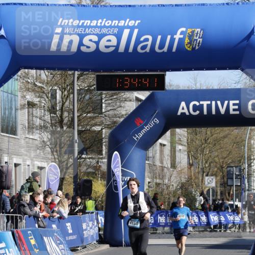 06.04.2025 - 44. Internationalen Wilhelmsburger Insellauf A. Gomolzig http://msf.ph/oto/7556839 06.04.2025 10:24:39 Ziel 3081, 3294, 4136 meine-sportfotos.de