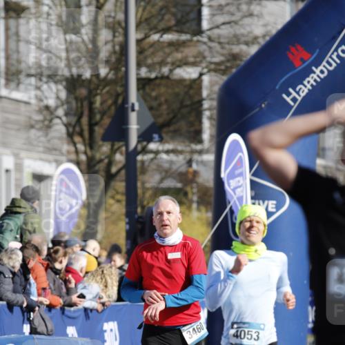06.04.2025 - 44. Internationalen Wilhelmsburger Insellauf A. Gomolzig http://msf.ph/oto/7556868 06.04.2025 10:24:21 Ziel 3460, 4053, 4424 meine-sportfotos.de