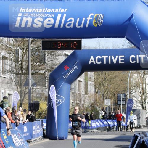 06.04.2025 - 44. Internationalen Wilhelmsburger Insellauf A. Gomolzig http://msf.ph/oto/7556885 06.04.2025 10:24:10 Ziel 3164 meine-sportfotos.de