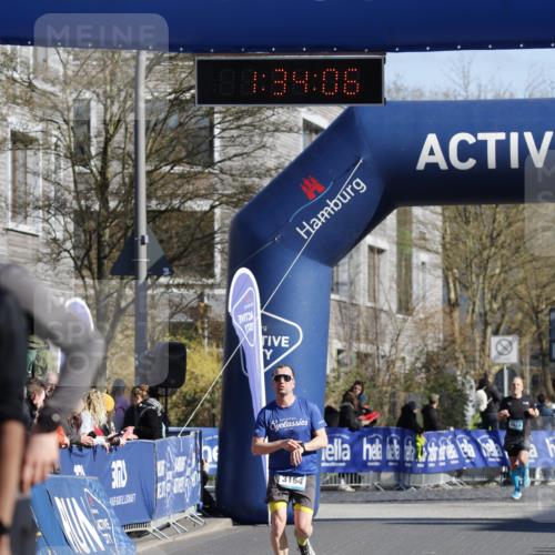 06.04.2025 - 44. Internationalen Wilhelmsburger Insellauf A. Gomolzig http://msf.ph/oto/7556895 06.04.2025 10:24:04 Ziel 4322 meine-sportfotos.de