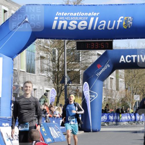 06.04.2025 - 44. Internationalen Wilhelmsburger Insellauf A. Gomolzig http://msf.ph/oto/7556904 06.04.2025 10:23:55 Ziel 3090, 3836, 4322 meine-sportfotos.de