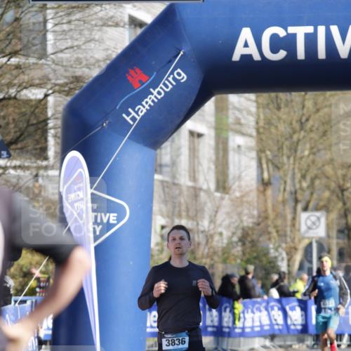 06.04.2025 - 44. Internationalen Wilhelmsburger Insellauf A. Gomolzig http://msf.ph/oto/7556915 06.04.2025 10:23:48 Ziel 3090, 3836, 4464 meine-sportfotos.de