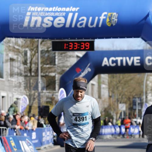 06.04.2025 - 44. Internationalen Wilhelmsburger Insellauf A. Gomolzig http://msf.ph/oto/7556928 06.04.2025 10:23:37 Ziel 3792, 4391 meine-sportfotos.de