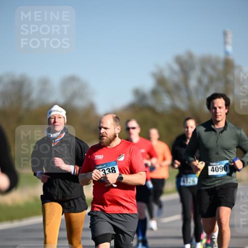 06.04.2025 - 44. Internationalen Wilhelmsburger Insellauf Dr. Thomas Lammeyer http://msf.ph/oto/7556930 06.04.2025 09:32:55 Laufen 338, 4126, 4090 meine-sportfotos.de