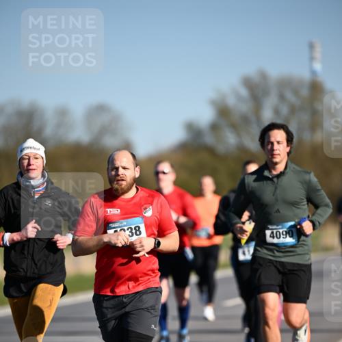 06.04.2025 - 44. Internationalen Wilhelmsburger Insellauf Dr. Thomas Lammeyer http://msf.ph/oto/7556941 06.04.2025 09:32:55 Laufen 38, 4090 meine-sportfotos.de
