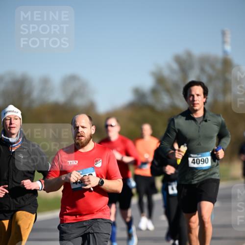 06.04.2025 - 44. Internationalen Wilhelmsburger Insellauf Dr. Thomas Lammeyer http://msf.ph/oto/7556945 06.04.2025 09:32:55 Laufen 4090 meine-sportfotos.de