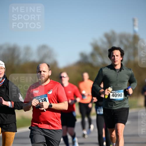 06.04.2025 - 44. Internationalen Wilhelmsburger Insellauf Dr. Thomas Lammeyer http://msf.ph/oto/7556948 06.04.2025 09:32:55 Laufen 157, 338, 4090 meine-sportfotos.de